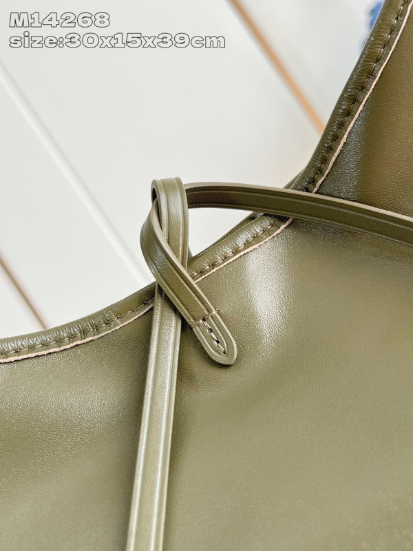 l0*is V*t0n carryall mm- 39 x 30 x 15cm