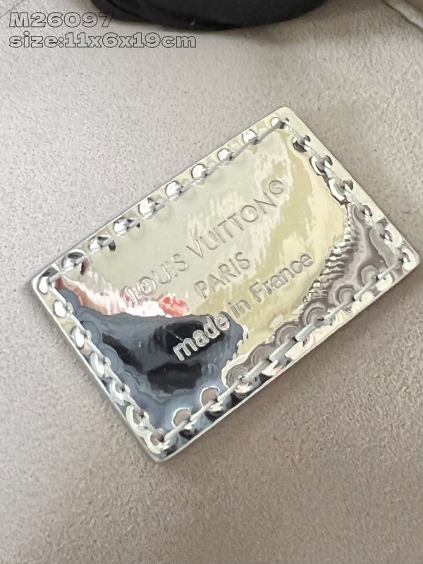 l0*is V*t0n vanity chain pouch-19 x 11.5 x 6.5 cm