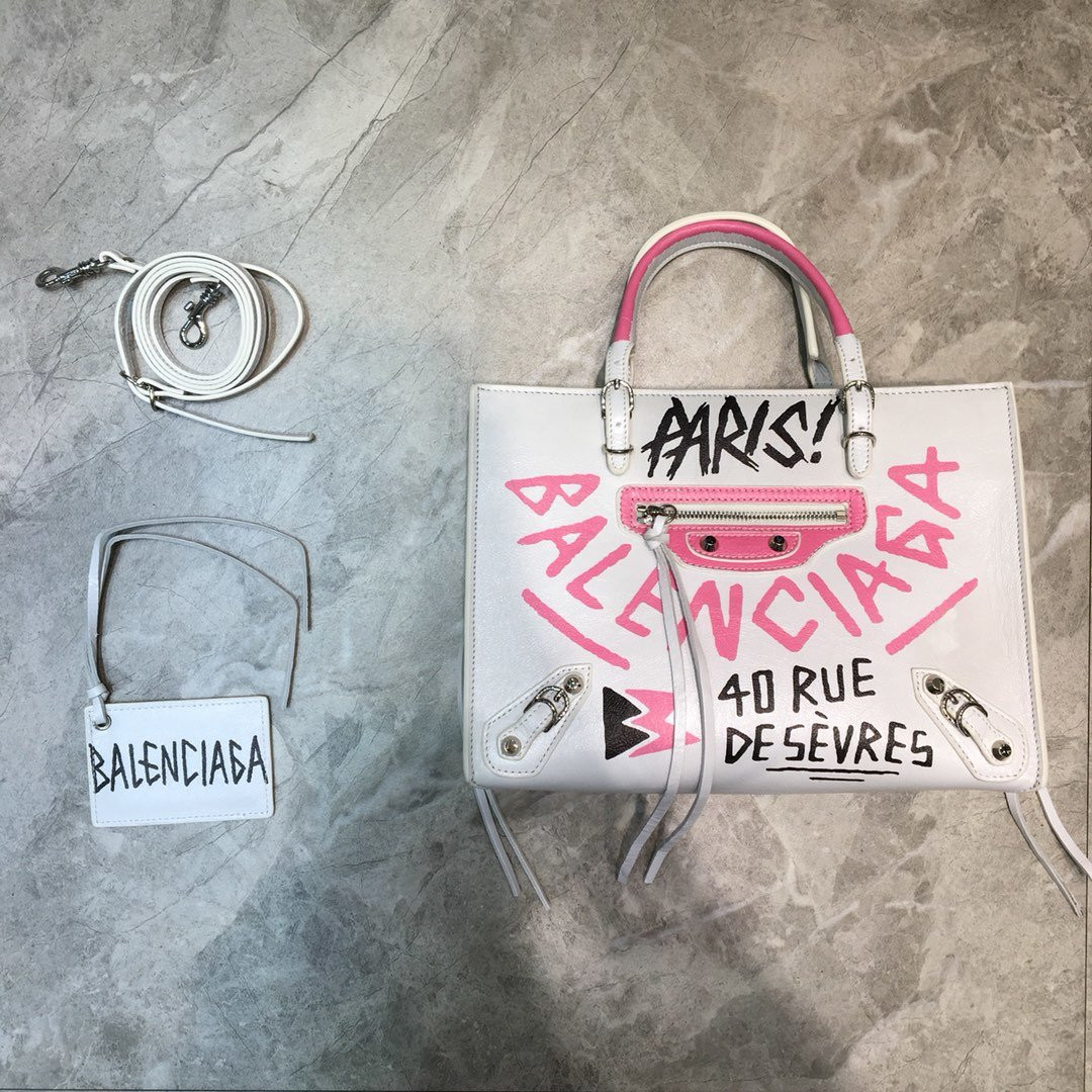 Ba*len*cia*ga classic city graffiti