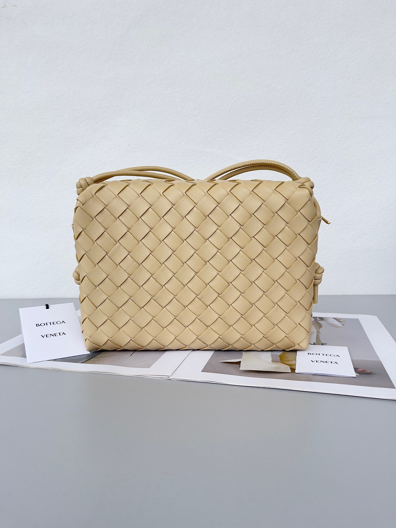 bo*te*ga Ve*ne*ta small loop camera bag