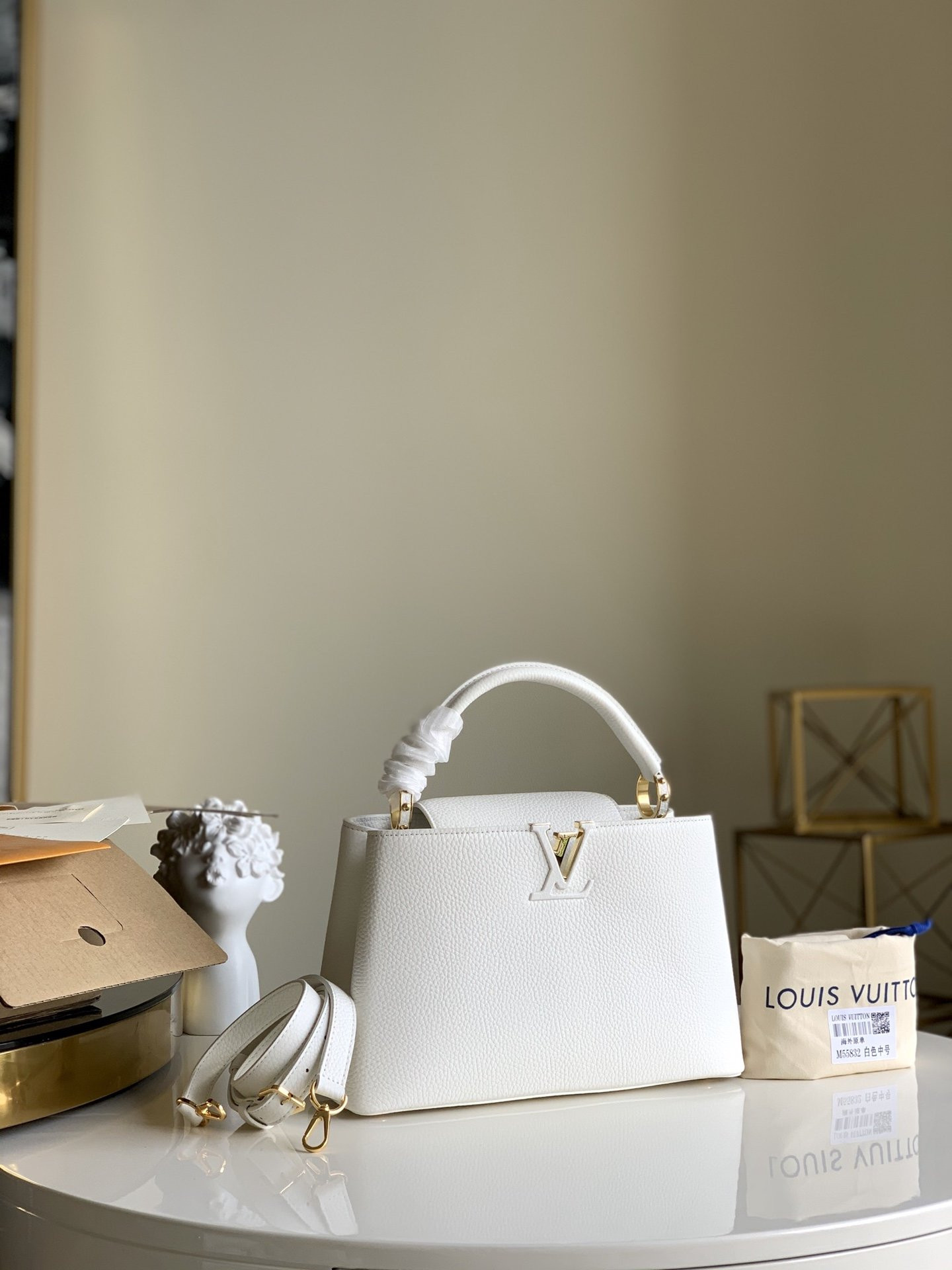 l0*is V*t0n capucines pm