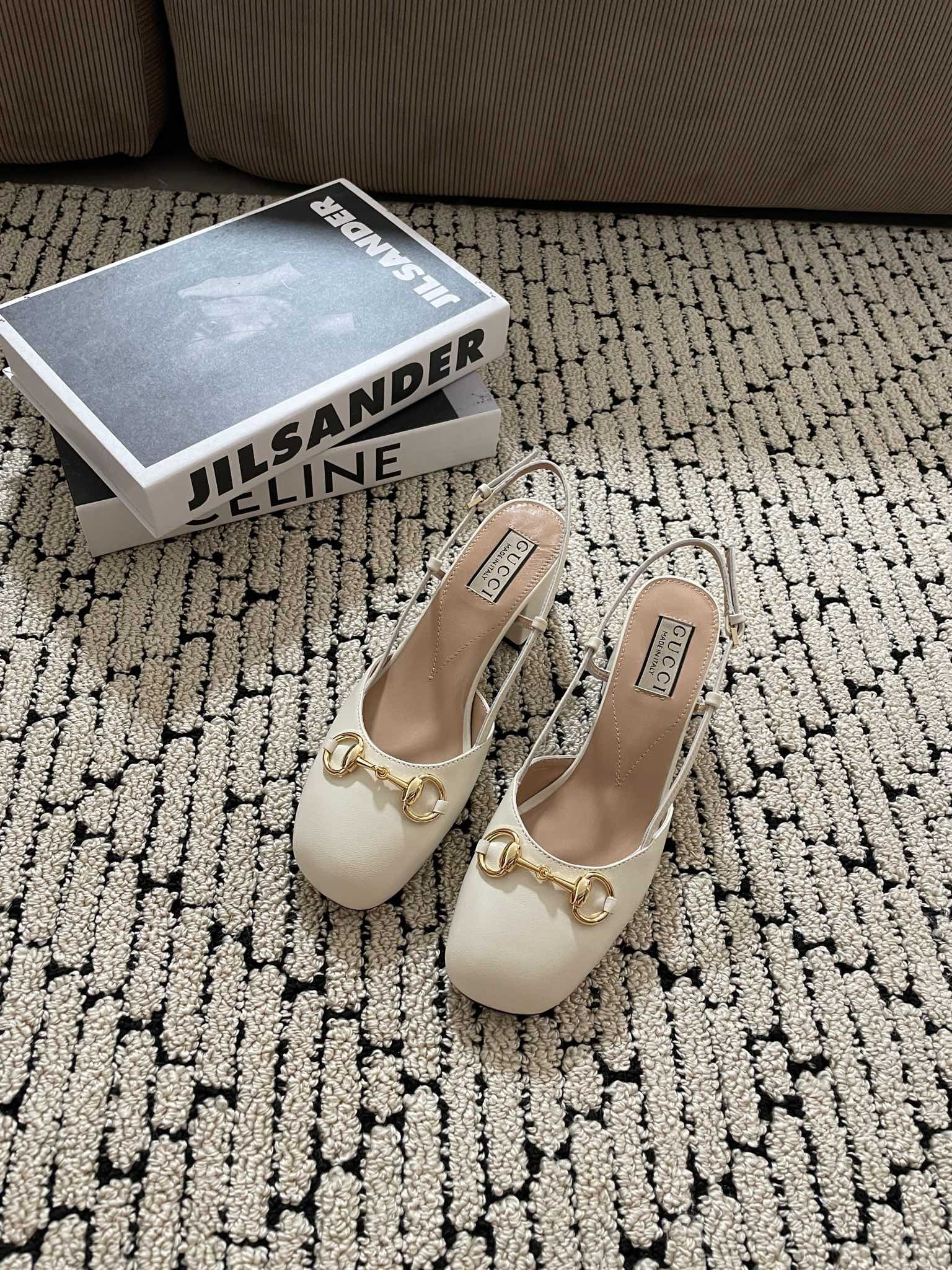 G*u*i women's horsebit slingback