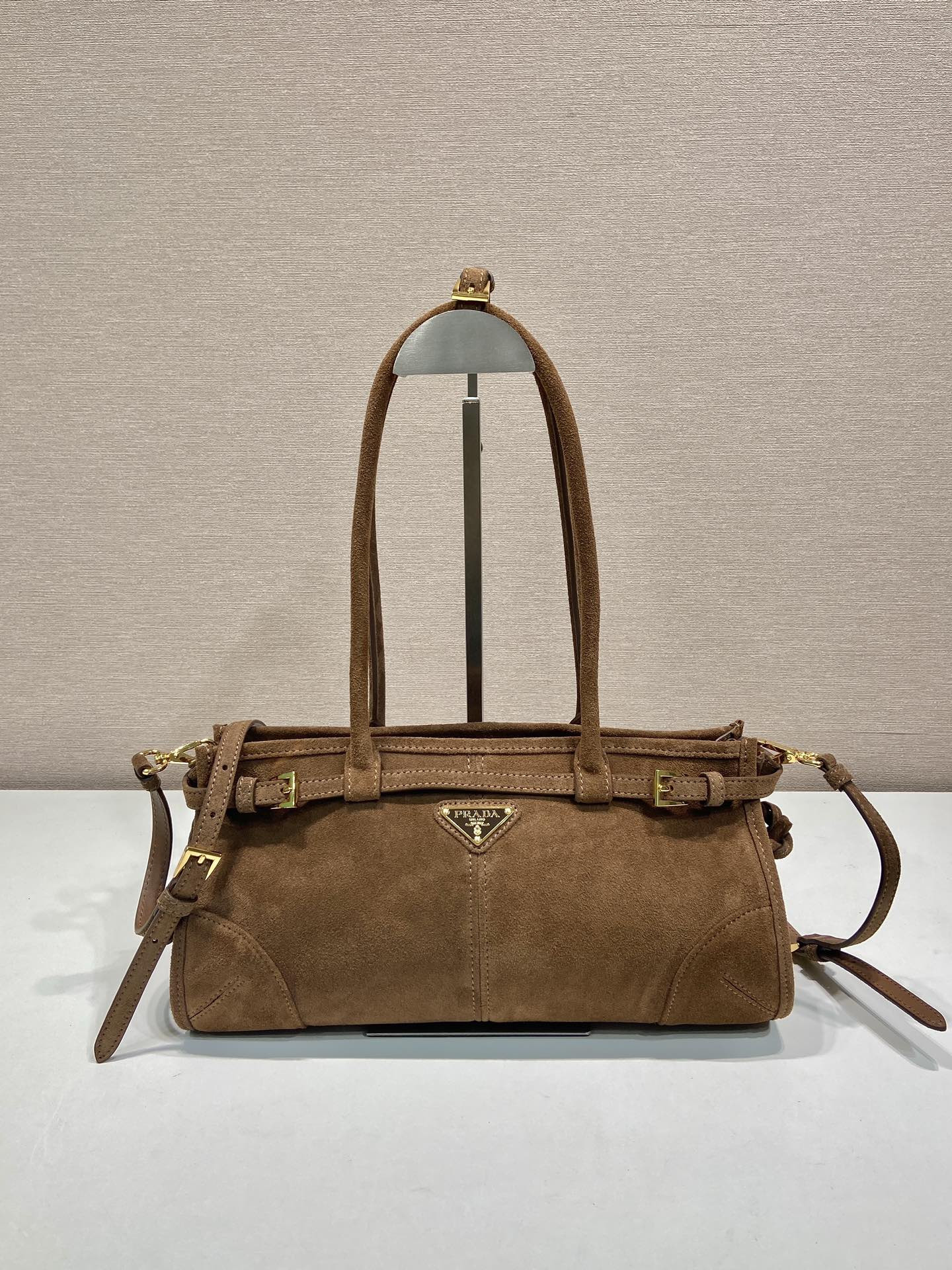 Pra*a medium leather handbag
